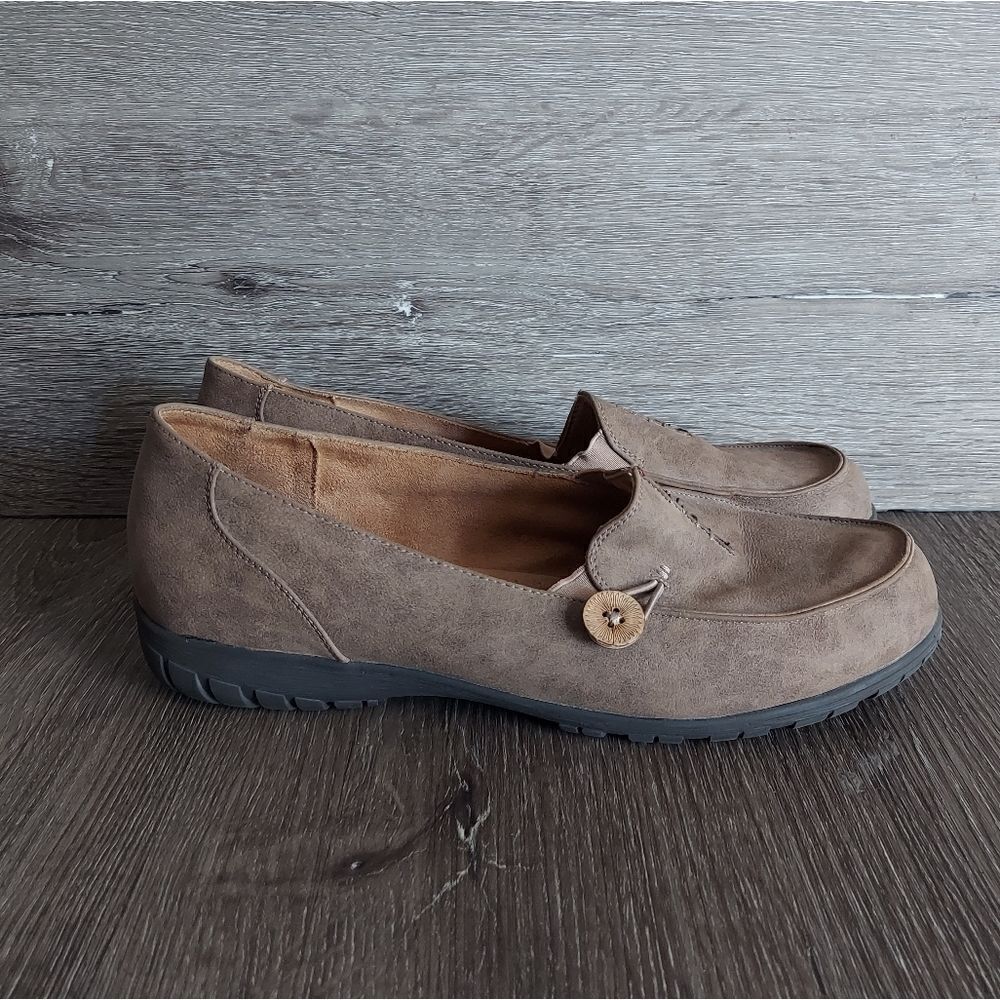White Mountain Women's size 12M Brown Loafers Judo Flat Shoes Slip Ons